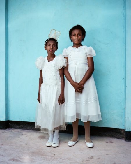 Girls in white dresses - 30x37,5 cm