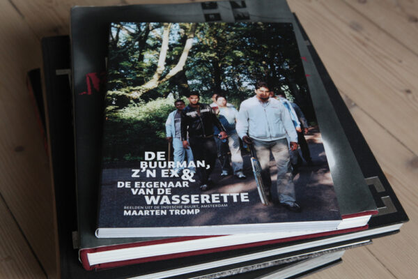 Book De buurman, z'n ex & de eigenaar van de wasserette